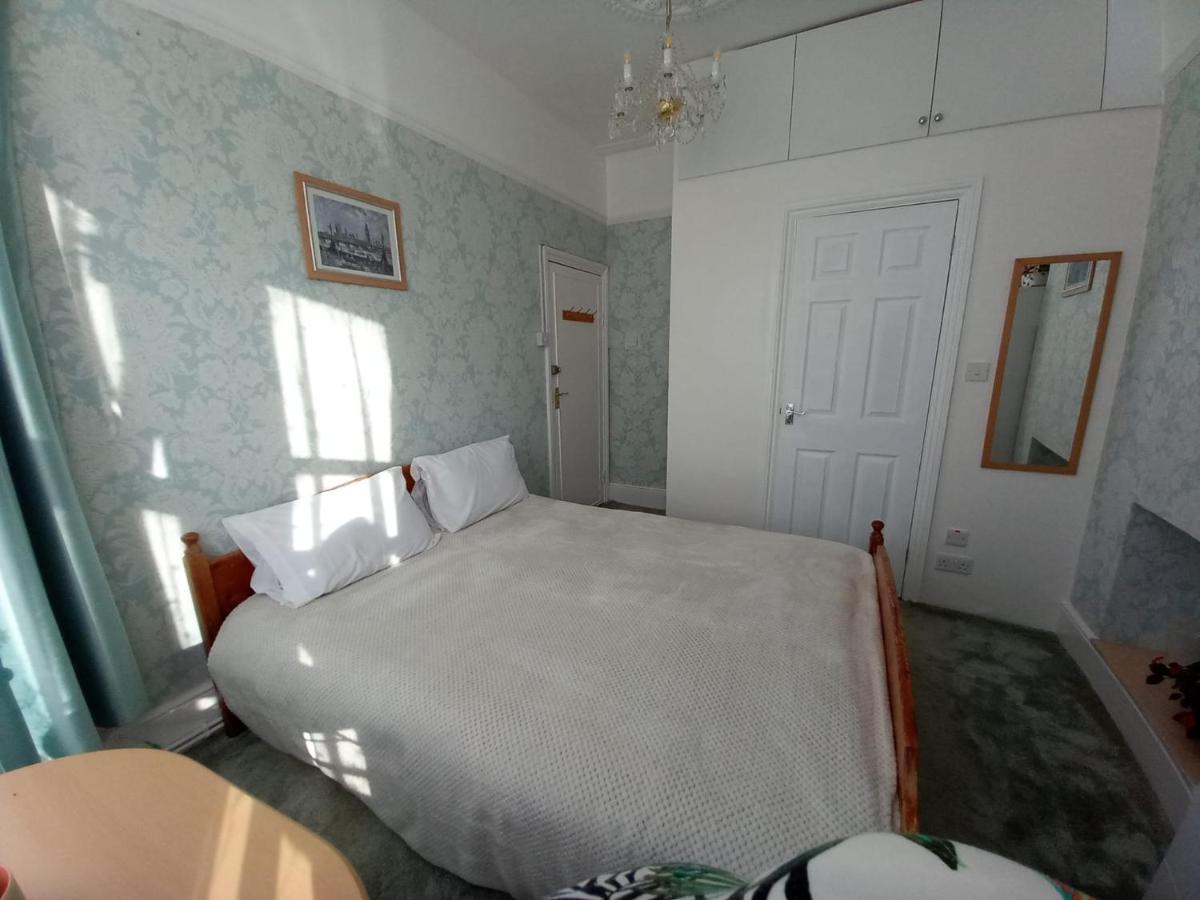 Mari London Holiday Room Ілфорд Екстер'єр фото