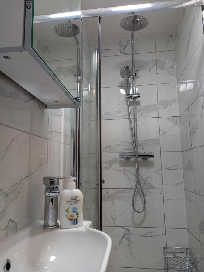 Mari London Holiday Room Ілфорд Екстер'єр фото
