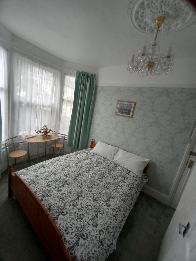 Mari London Holiday Room Ілфорд Екстер'єр фото