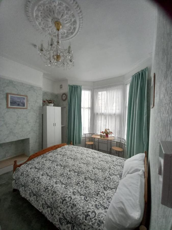 Mari London Holiday Room Ілфорд Екстер'єр фото