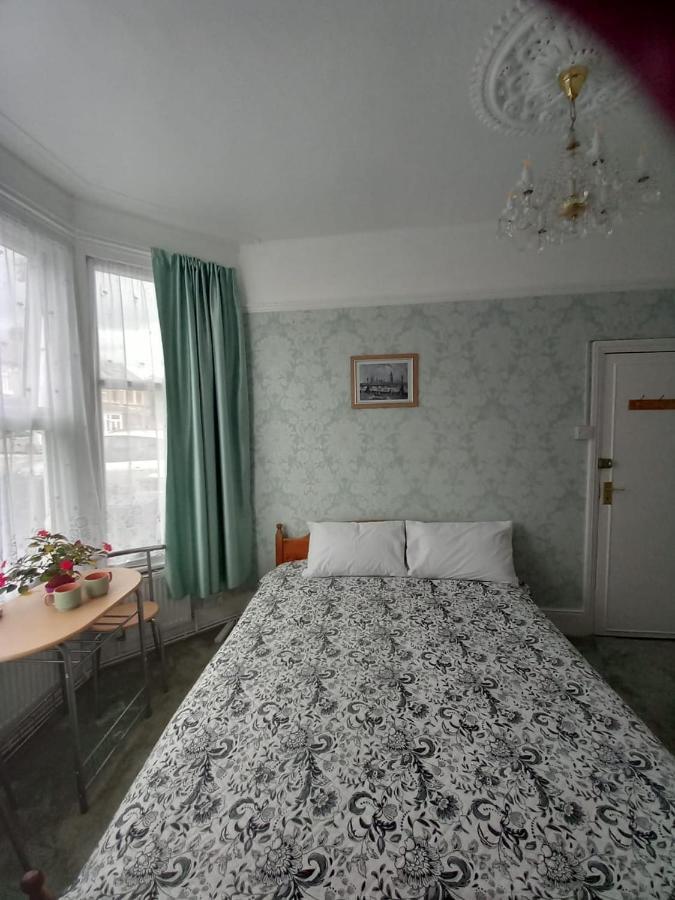 Mari London Holiday Room Ілфорд Екстер'єр фото